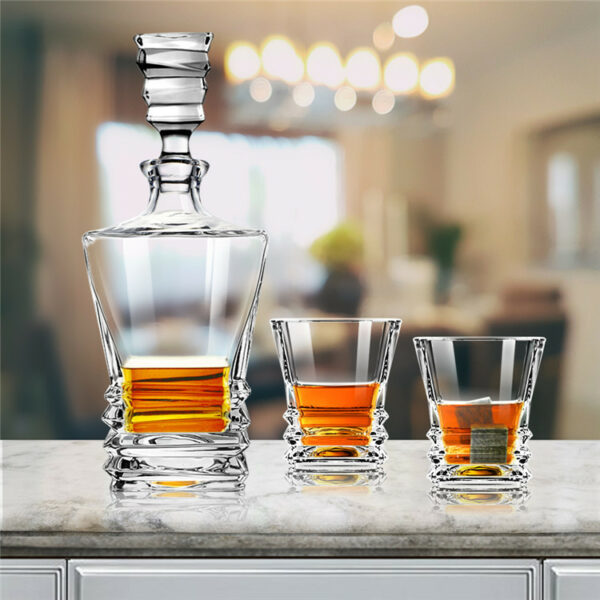 1 whiskey decanter 2 whiskey glasses