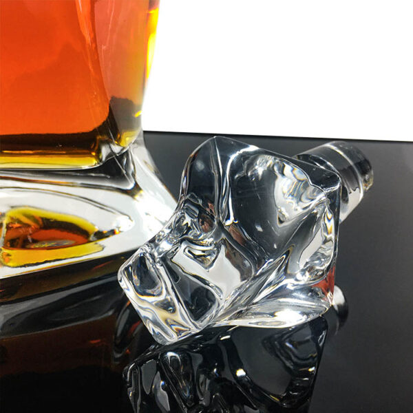 whiskey decanter stopper