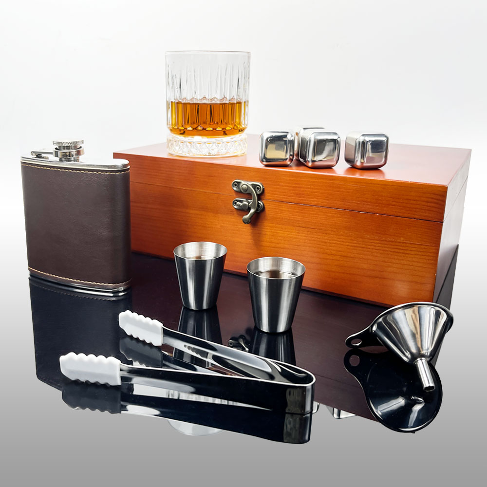 whiskey glasses gift set in wood box